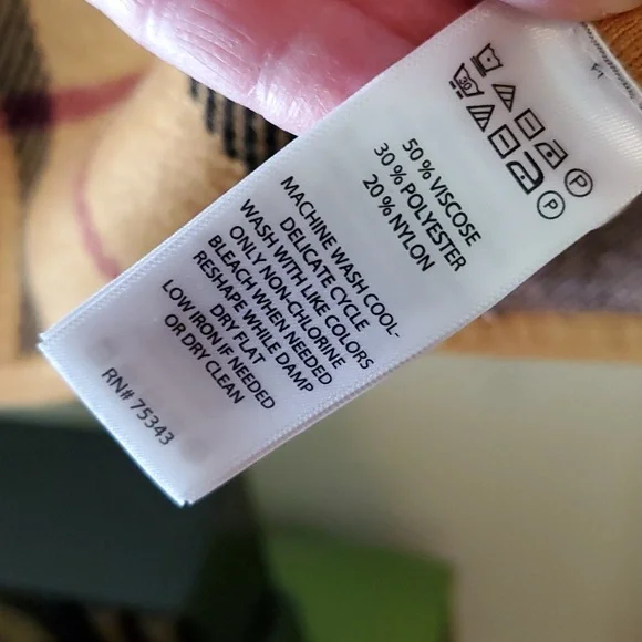 NWT Tahari Zippered Ponch - Picture 5 of 5